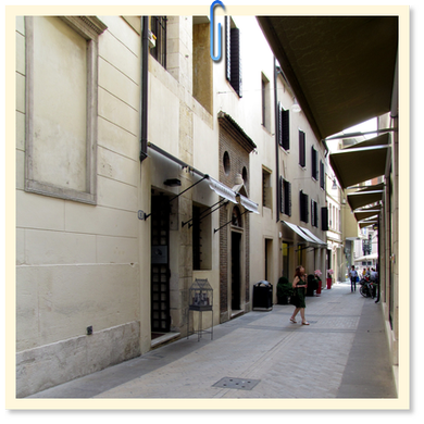 L'ingresso della libreria AltreVoci. Vendita libri a Padova, Venezia, Vicenza e Treviso.