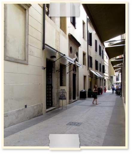 L'ingresso della libreria AltreVoci. Vendita libri a Padova, Venezia, Vicenza e Treviso.